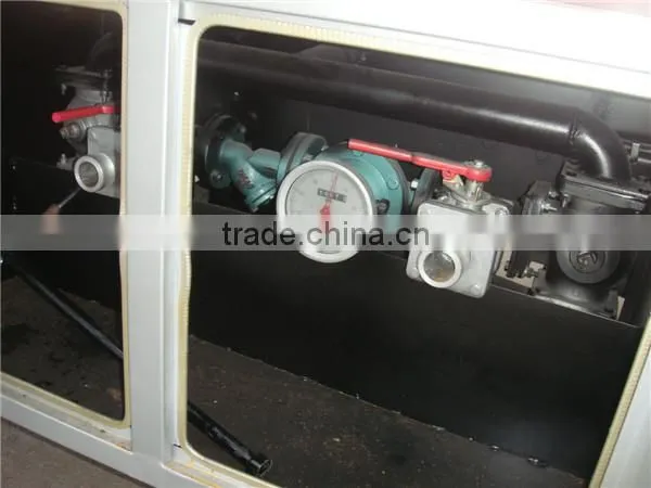 3300 gallon Dongfeng 4x2 190hp oil transport truck