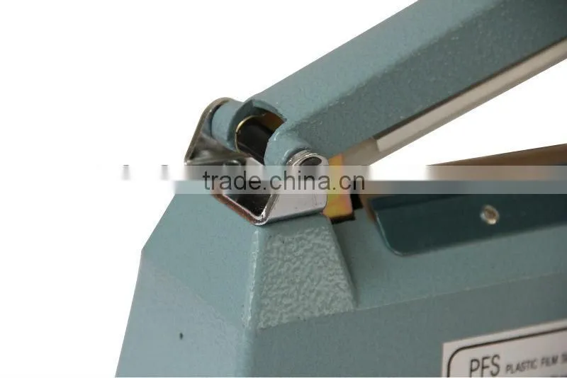 Hand plastic bag sealer