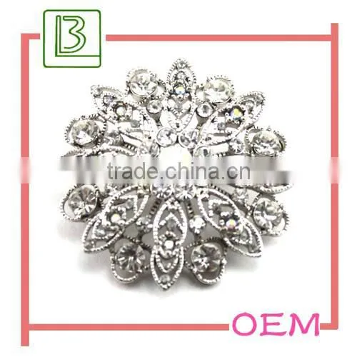 Metal snowflake crystal brooch