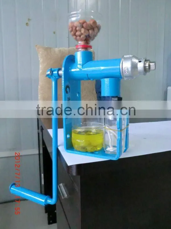 HOT selling Home Mini Hand Operated Small Olive Oil Press homemade oil press cashew oil screw press B02