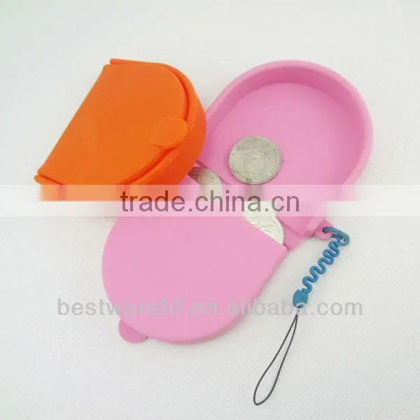 The horseshoe shaped silicone coin bag