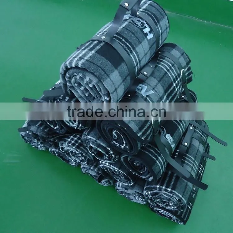 super high quality mix wool material/sponge/nylon waterproof roll with PU handle travel blanket