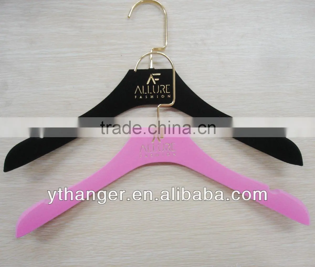 AP-617 black coat hanger plastic anti-theft hanger back