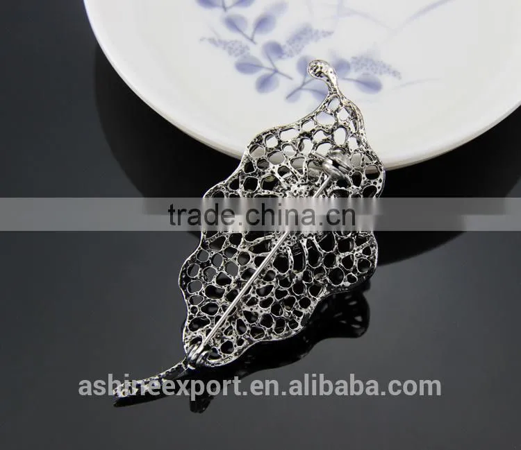Exquisite fashion beautiful hollow leaf shape crystal rhinestone brooch/handmade rhinestone brooch