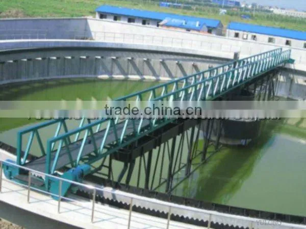 Sludge scraper for waste water treatment