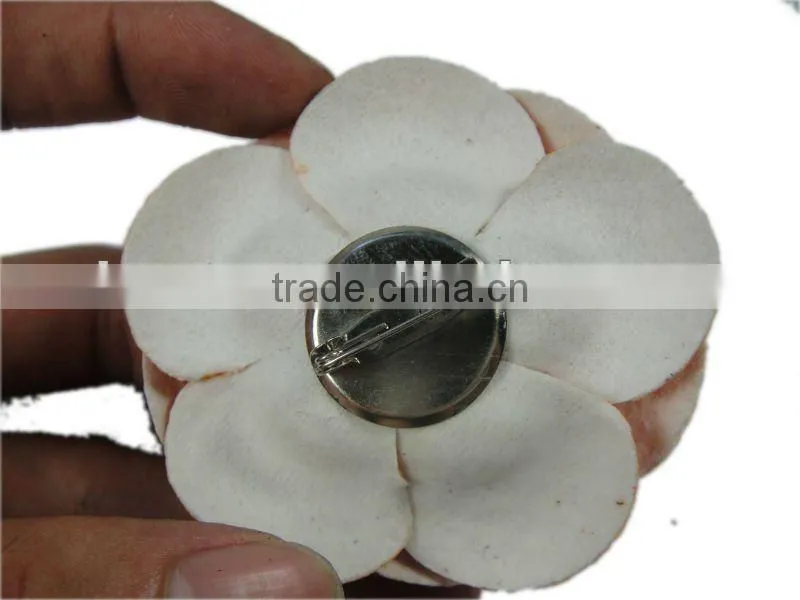 LF0205 New design decorative fake leather flower brooch