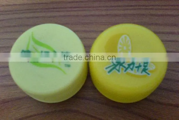 Bottle caps pad printer with conveyor