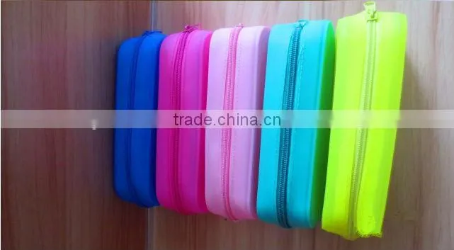 2014 new product Soft silicone pencil case with ribbon