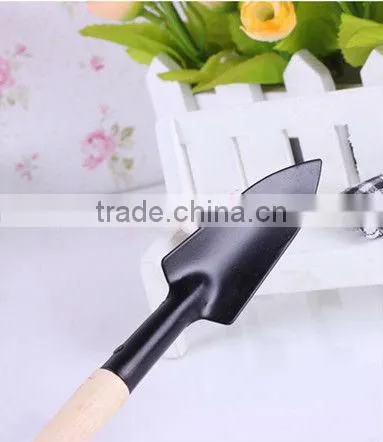 mini spade with wooden handle