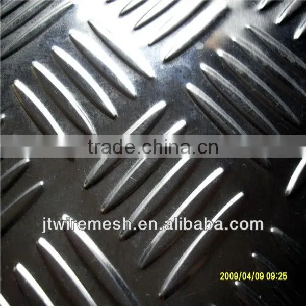 hot sale and sample free galvanized checkered plate/checker plate specification with all kinds of hole shape(China Manufacturer)