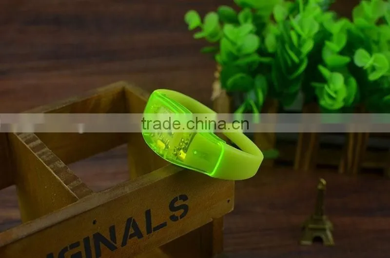 2016 Wholesale LED Glow Party Flashing Bracelet For Christmas, Custom Colorful Light Party Up LED Party Flashing Bracelet For Gi