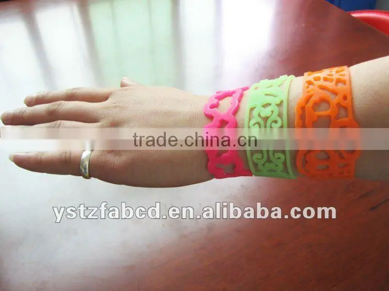 Fashion hollow silicone bracelets