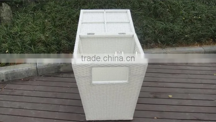 Wicker hamper box