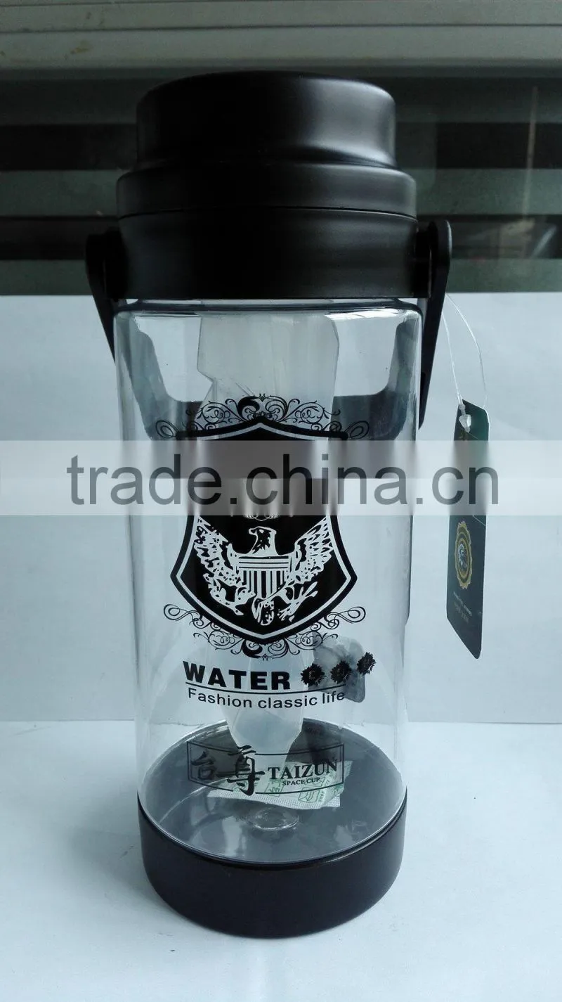 sports bottle with ice infuser