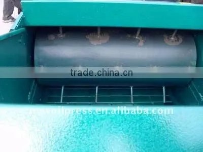 Automatic peanut picker machine