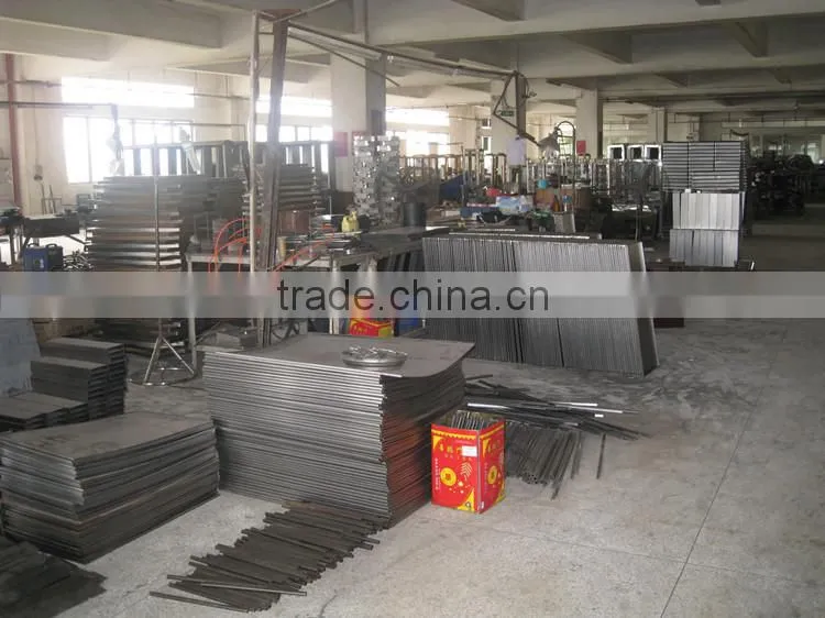 Restaurant mobile cooking trolley with stainless steel platform