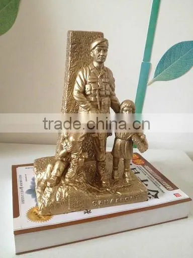 Cast iron soldier sculpture crafts with brass color finished for home decorative