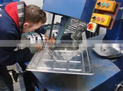 Automatic sink welding grinding machine with rolling wheel