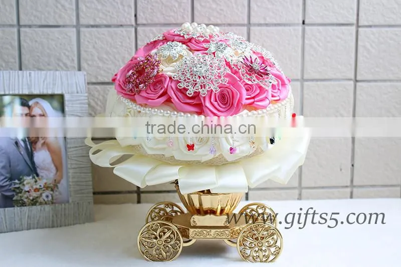 Elegant Lovrly white and pink wedding bouquet with Crystal bead curtain