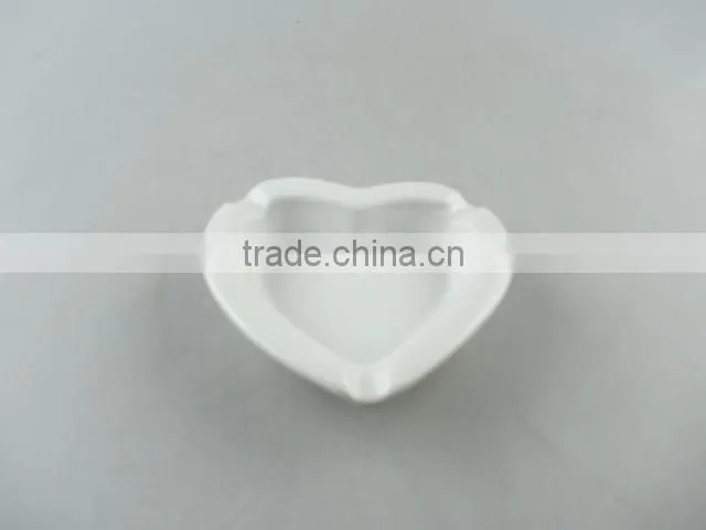 Wholesale white heart shape ceramic ashtray in stocklots