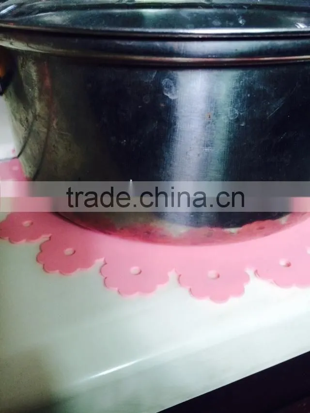Waterproof high temperature circular lace silicone insulation pad / mat