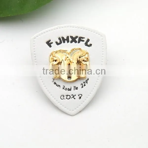 White PU leather sew on patches with gold metal plates fashion clothing label for jeans/jacket PLB-020