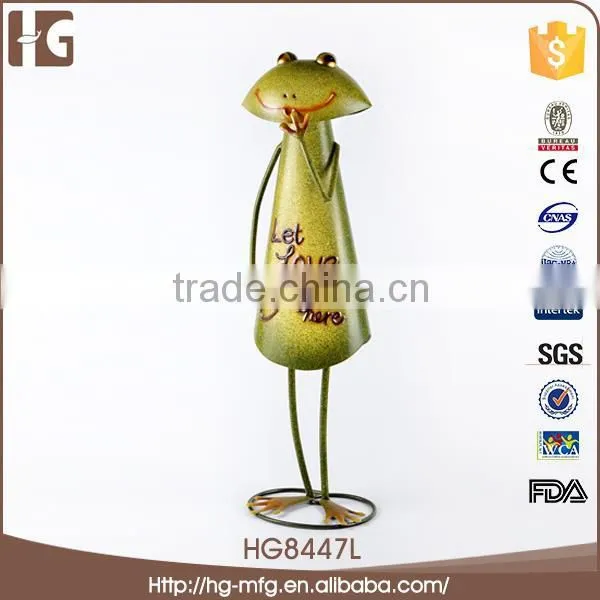 Wood body metal frog garden decoration