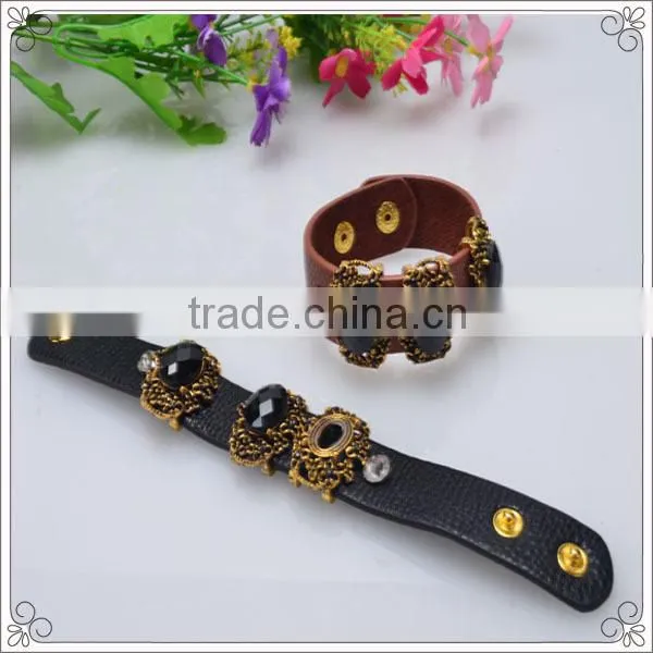 Sideable Black Stone Bracelet With Metal Flower Lace