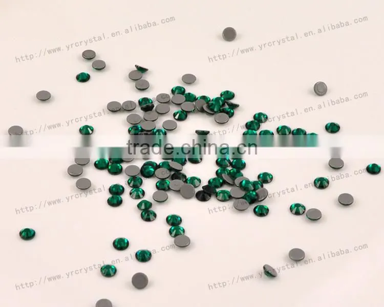 Round shape emerald color with silver foiling rhinestones flat back hot fix