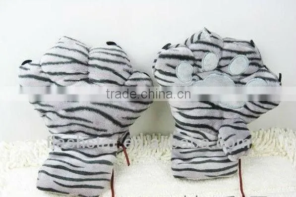 CREATIVE ANIMAL PAW PLUSH GLOVES