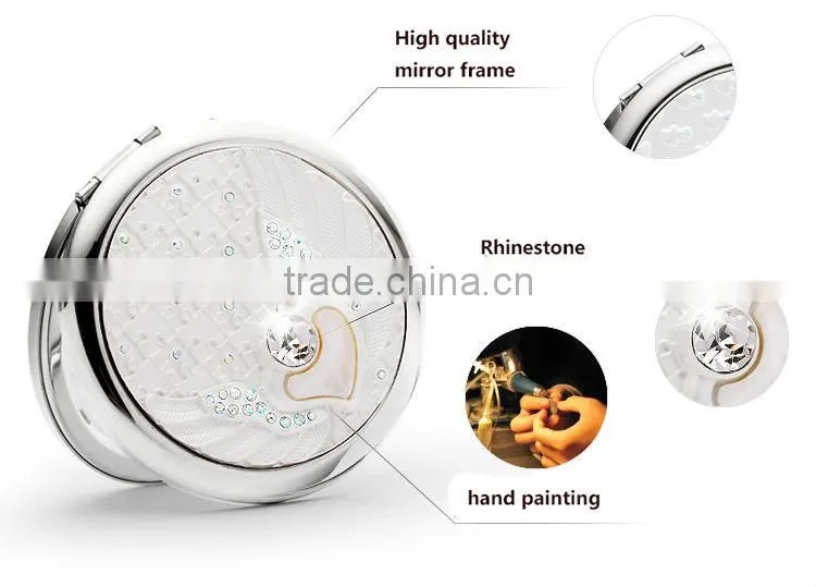 Round compact mirror fully covered with crystals on the top