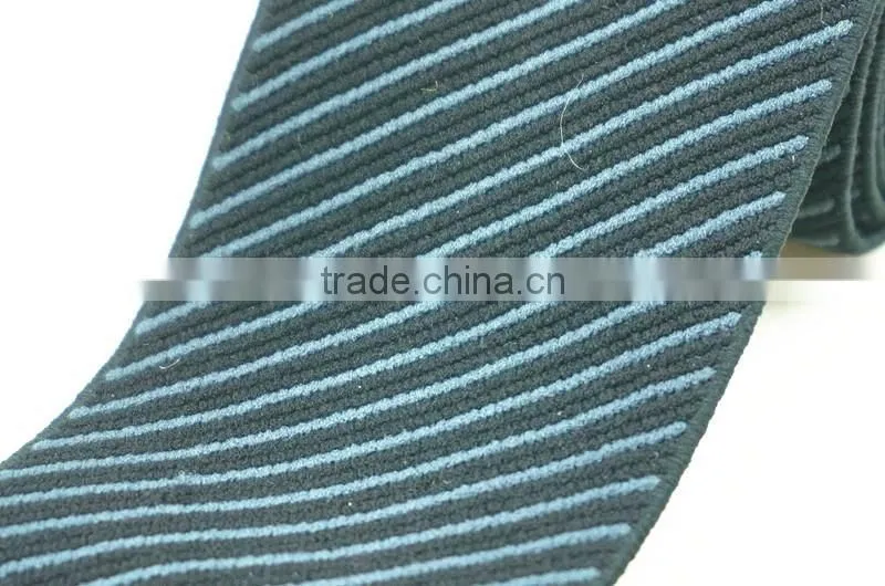 Soft elastic band for goalkeeper gloves