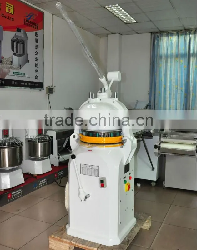 Semi-automatic dough divider and rounder for bread