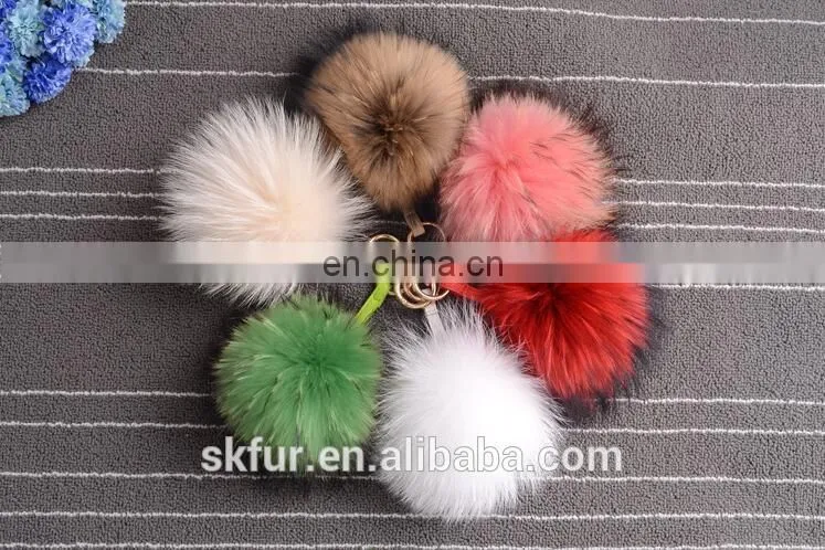 Factory wholesale 15 cm fluffy real raccoon fur pompon pompom keychain