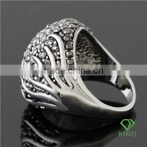 fashion retro black crystal 18k white gold ring