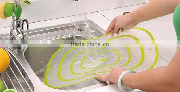 New products chopping board set with stand/cute cutting board/plastic cartoon cutting board manufacturer