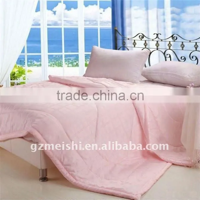 white quilt and pillow core