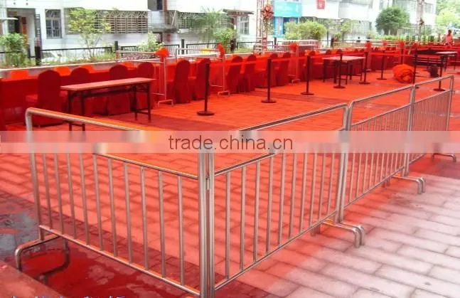 Metal crowd control fence