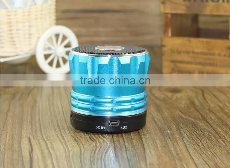 Factory direct new Mini Portable Speaker Bluetooth Speaker Portable small steel gun