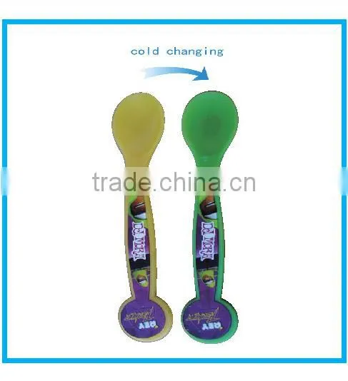 Attractive and creative Magic Plastic Color Changing Baby Spoon