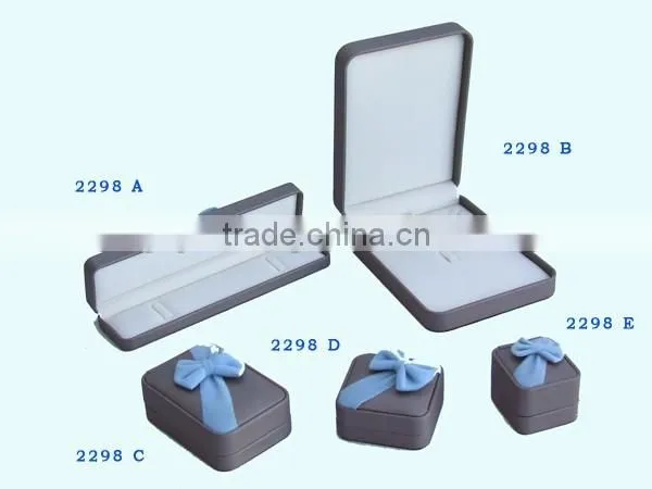 New designs wholesale customized leather ring box/leather necklace box