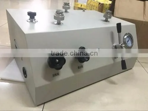 Electrical hydraulic pressure calibrator