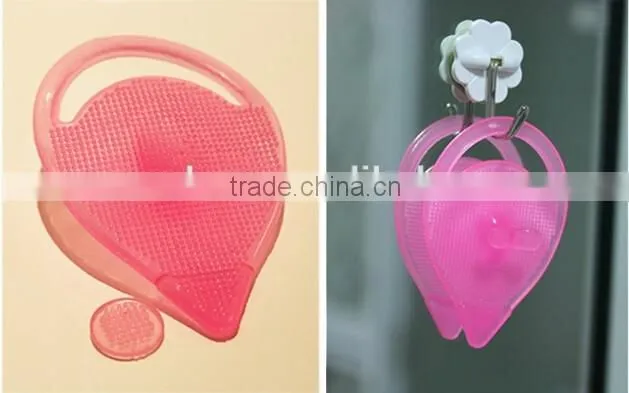 eco-friendly high quality mutifunctional heart design silicone facial cleansing brush