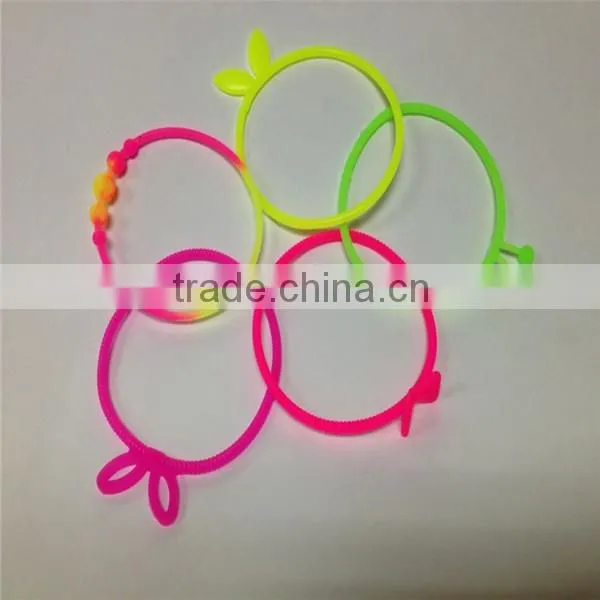 Food grade silicone wristbands/silicone wristband silicone bracelet/promotional gifts for lovely girls