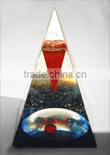 2016 beautiful latest high quality crystal pyramid