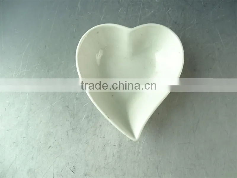 White ceramic heart shaped bowl / dishes with gift color box small size