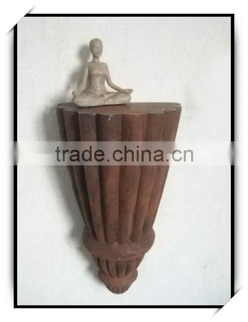 Fabulous decorative 14.5 inches rust resin garden wall bracket