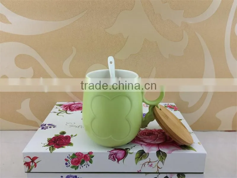Promotional ceramic coffee mug solid color embossed butterfly design with wood lid and spoon