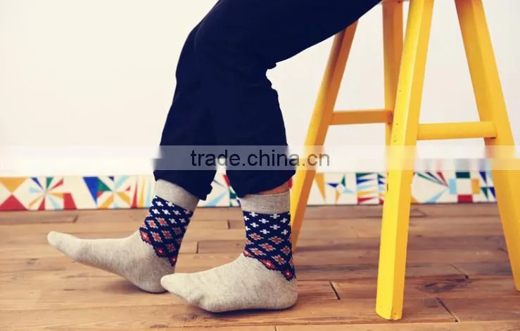 Winter 2014 new tide socks cotton comfortable lattice star spell color men short socks wholesale