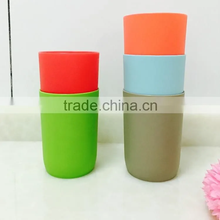 Solid colour plastic cup for tooth brushing